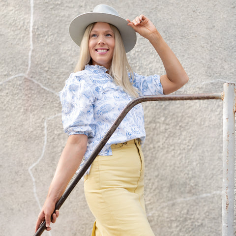 Women's Lizzie Shirt - Dallas Print (Blue)